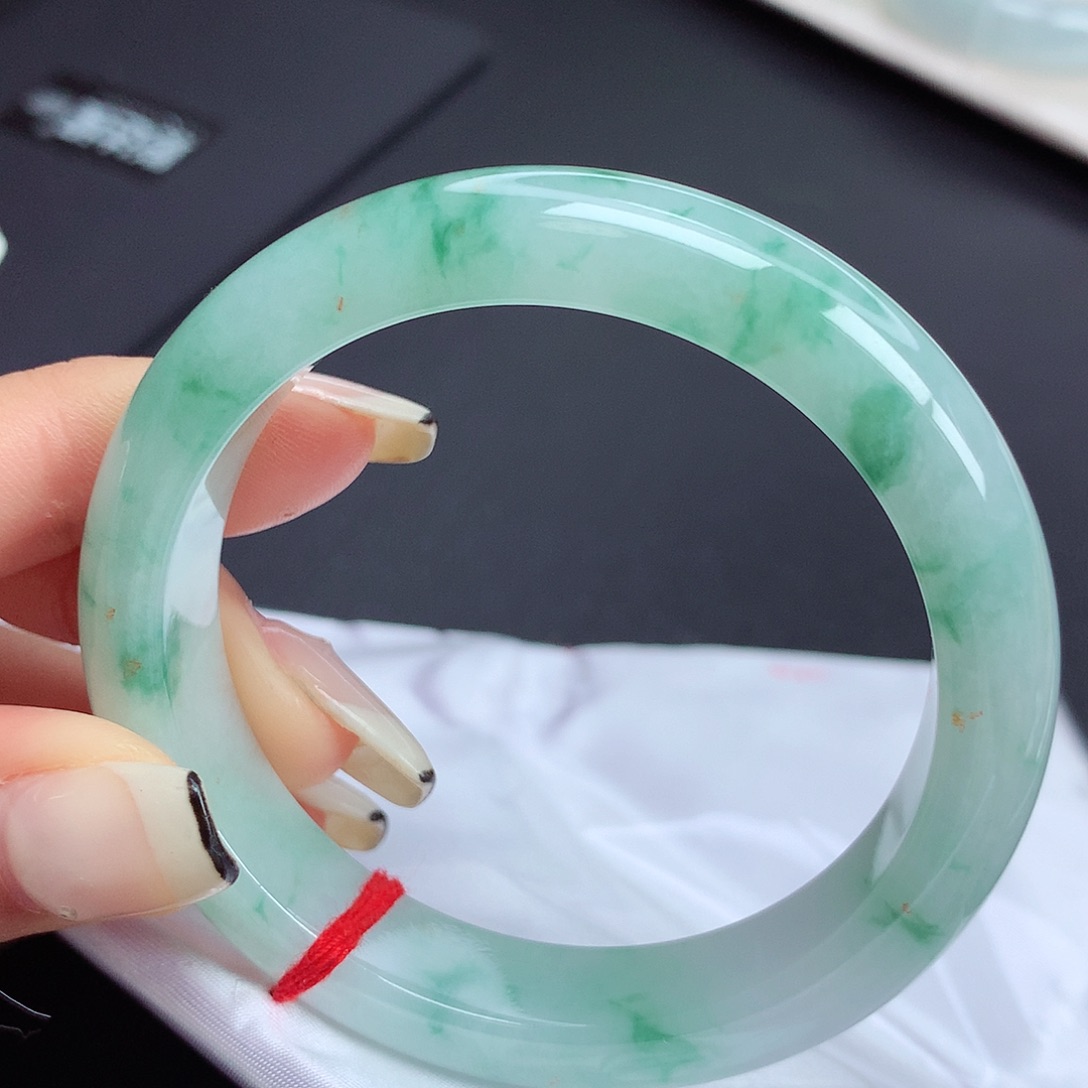 翡翠手镯未镶嵌55-56圈口