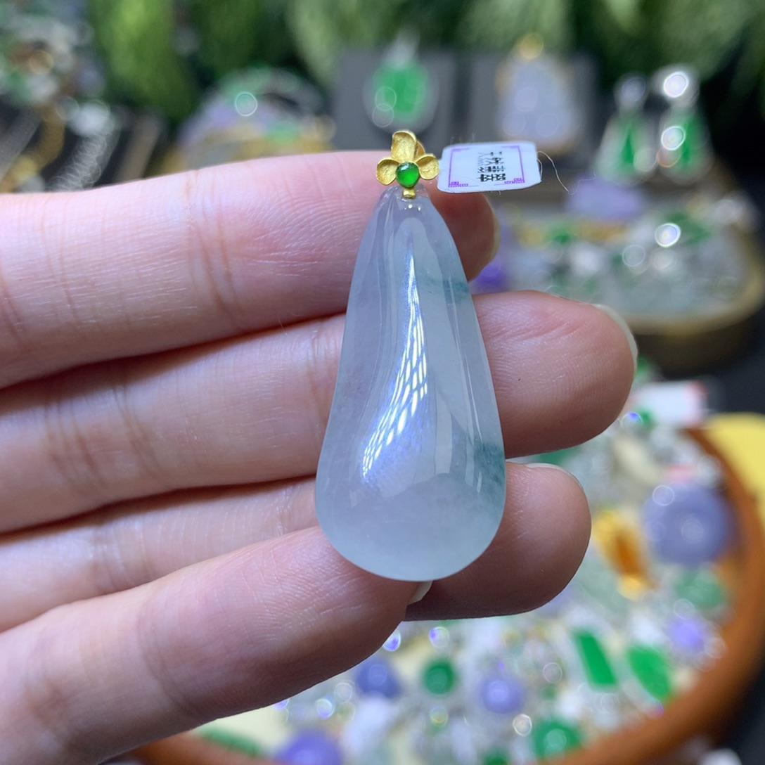 颈饰18K金镶嵌翡翠