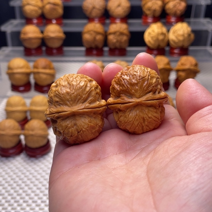 文玩核桃把件1牡丹绣球