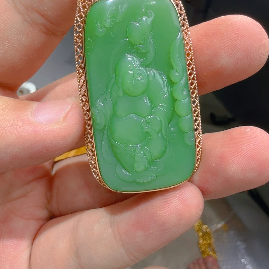 和田玉（碧玉）18K金镶嵌颈饰沉**鱼