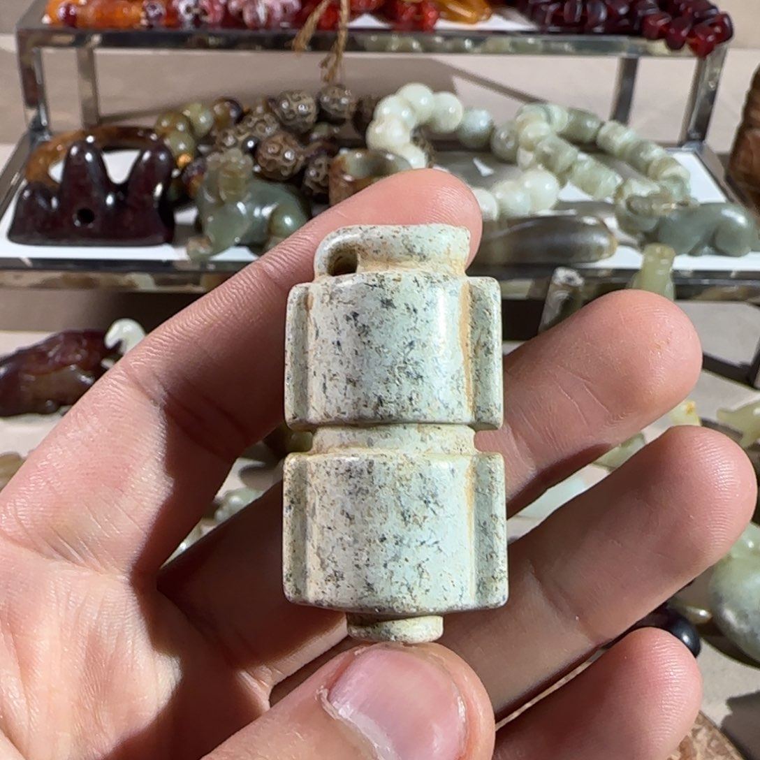 蛇纹石玉颈饰未镶嵌