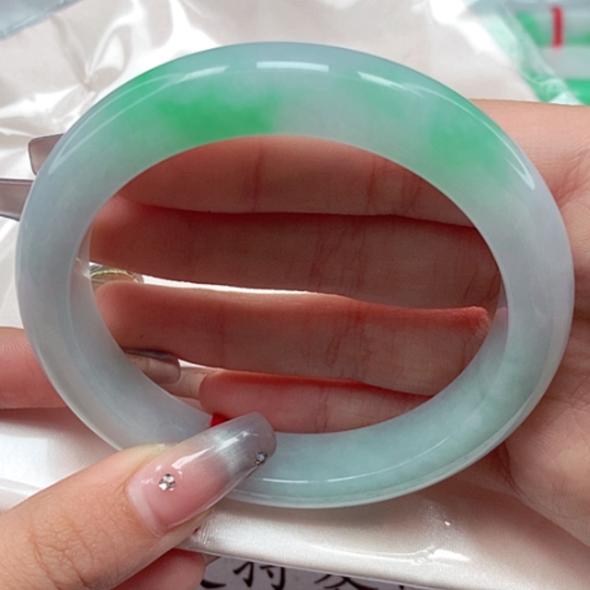【闪购商品】翡翠手镯未镶嵌62圈