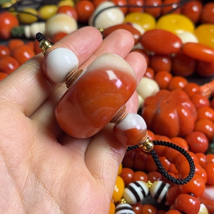 颈饰琉璃云**来琉璃…………