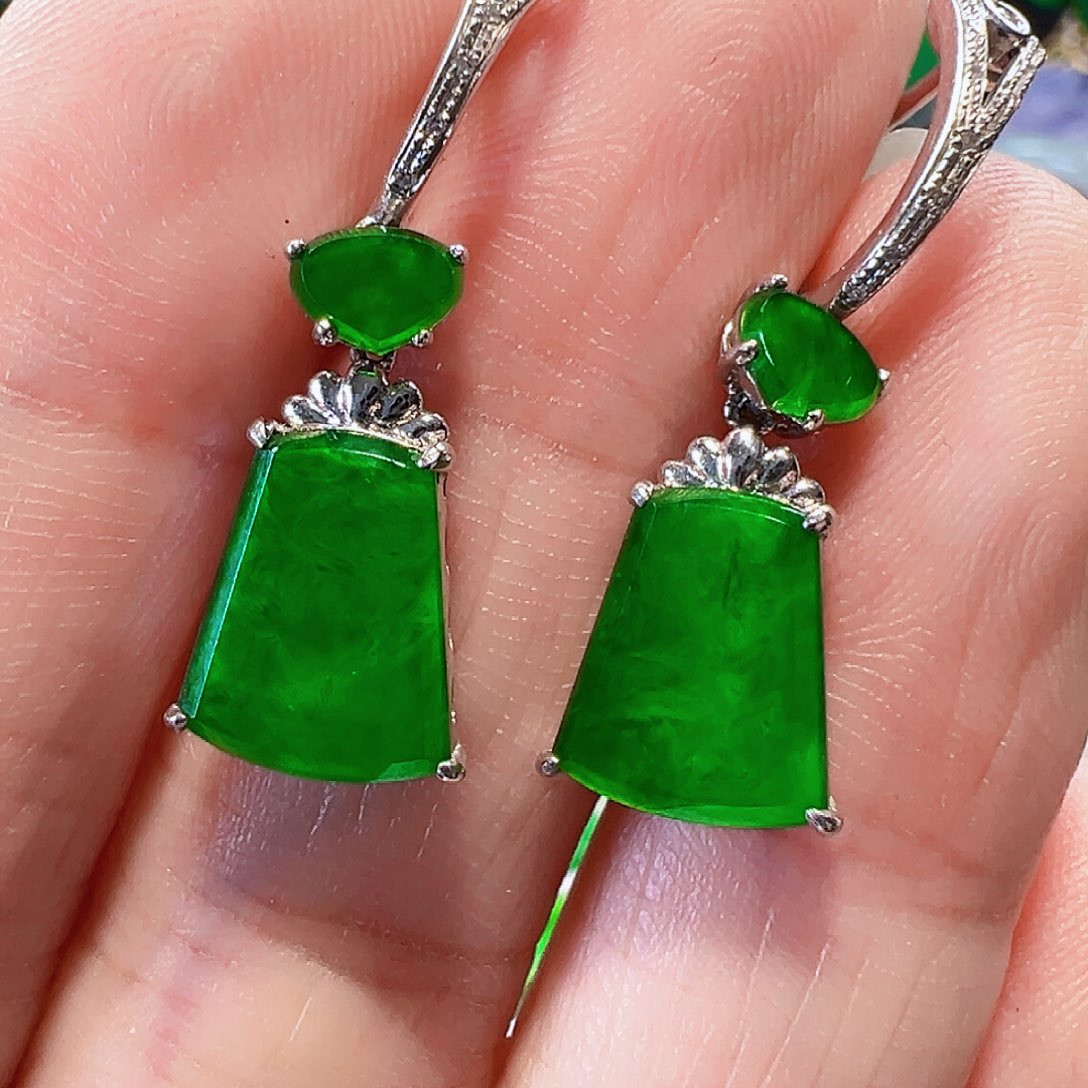 翡翠挂件18K金镶嵌签收后24小时鉴赏期