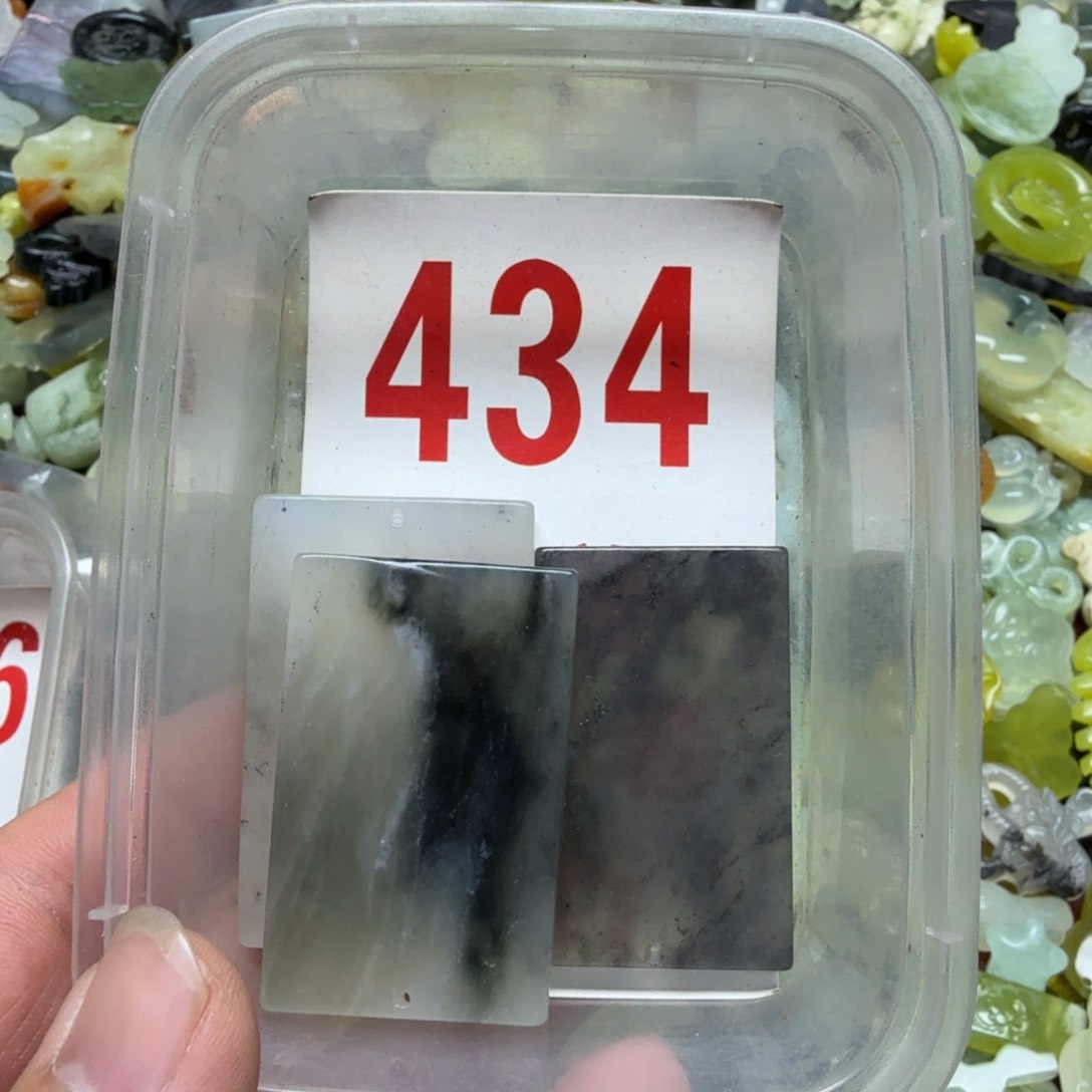 蛇纹石玉吊坠未镶嵌