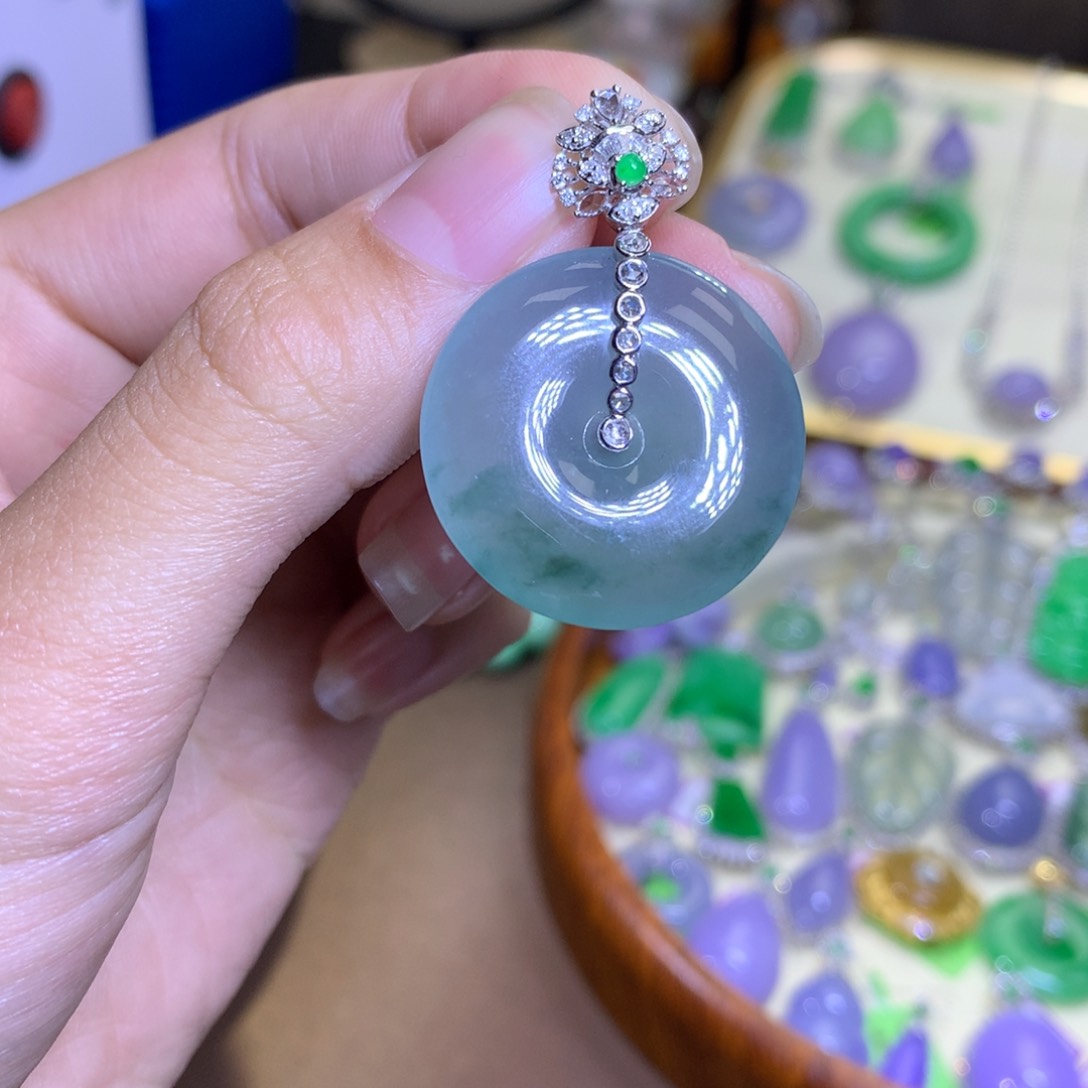 翡翠颈饰18K金镶嵌翡翠