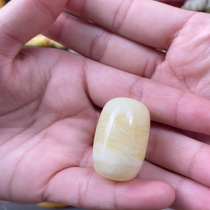 琥珀裸石未镶嵌桶珠