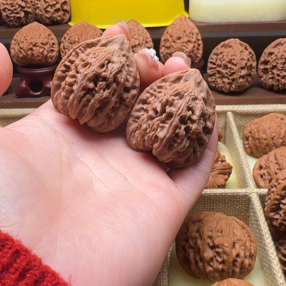 w***恦文玩核桃吊坠35金三角