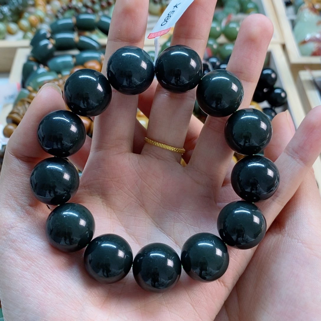 透闪石质玉手串未镶嵌