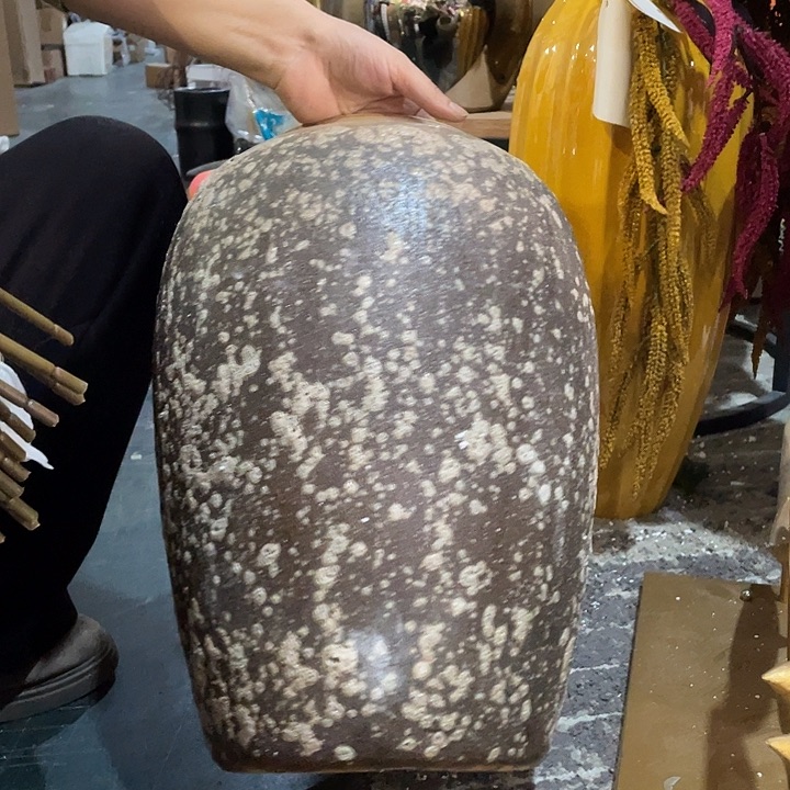 陶瓷花瓶，茶具茶杯。