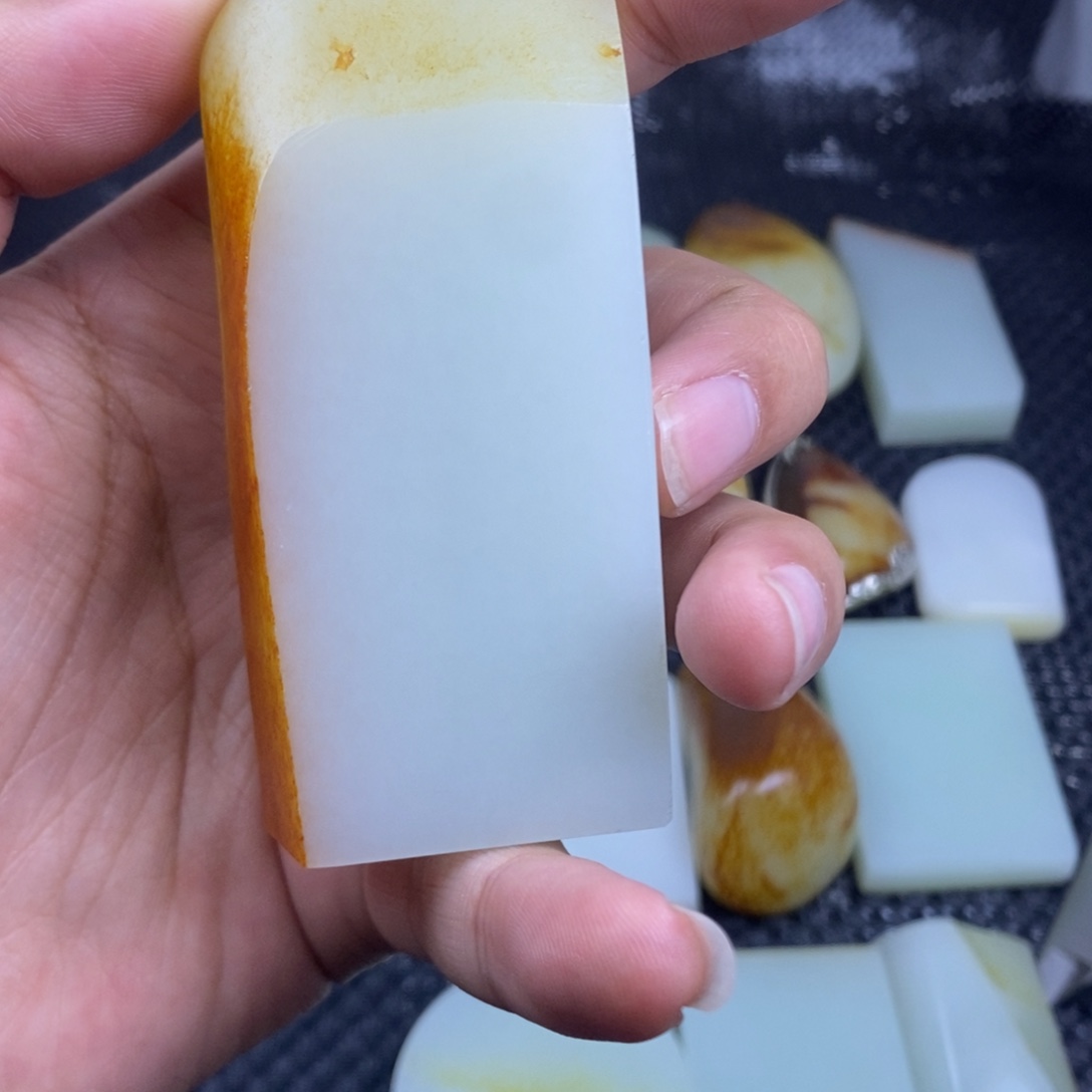 鲁***汉定制和田玉未镶嵌定制