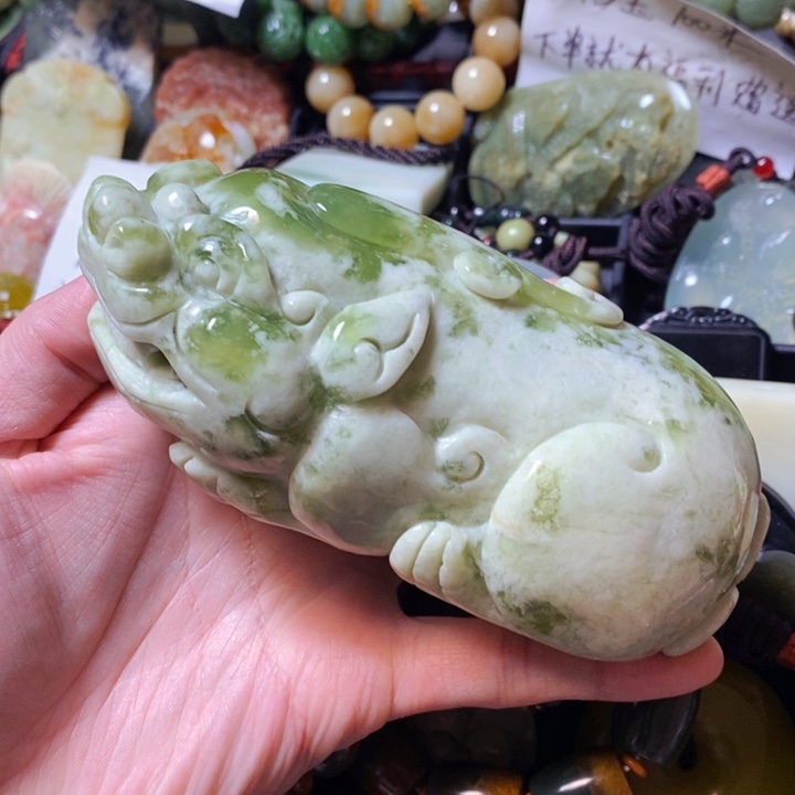 蛇纹石玉颈饰未镶嵌