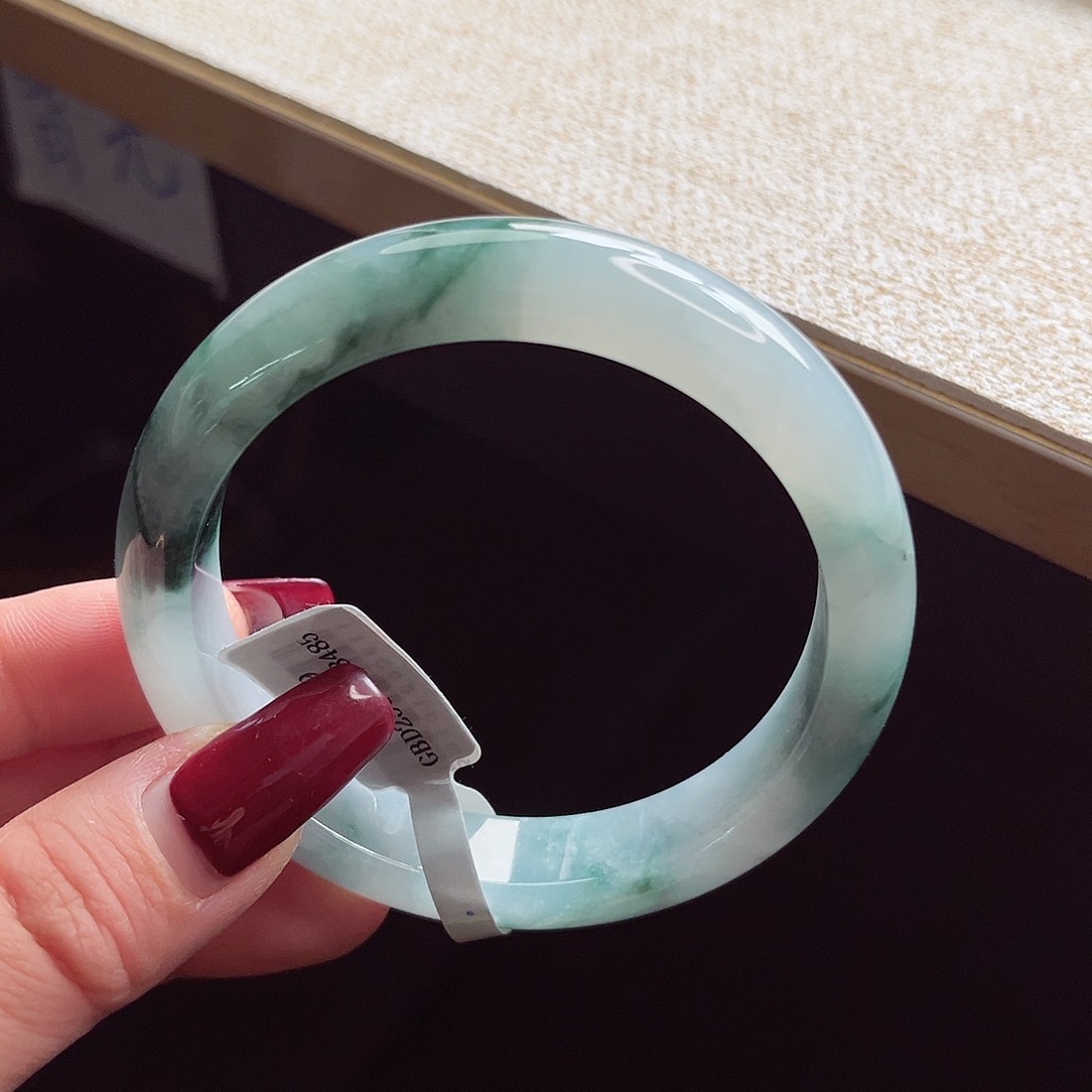 翡翠手镯未镶嵌手镯