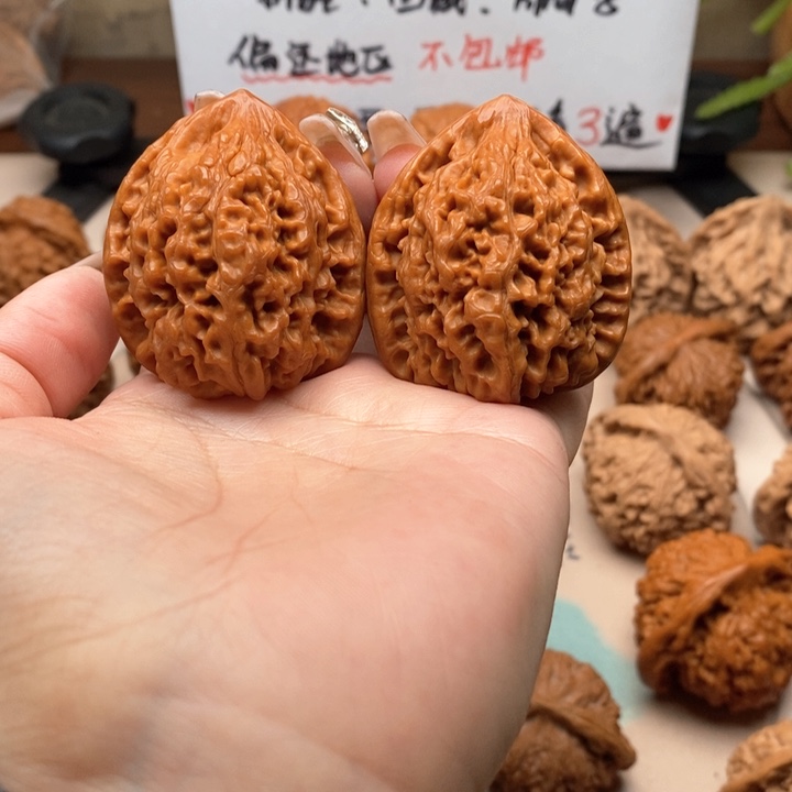 文玩核桃吊坠P****哥核桃