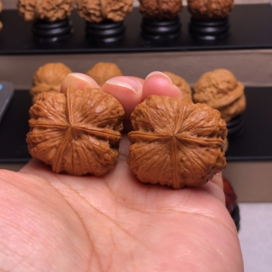 文玩核桃把件四楞52