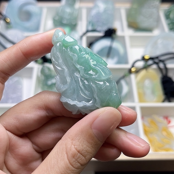 翡翠颈饰未镶嵌翡翠