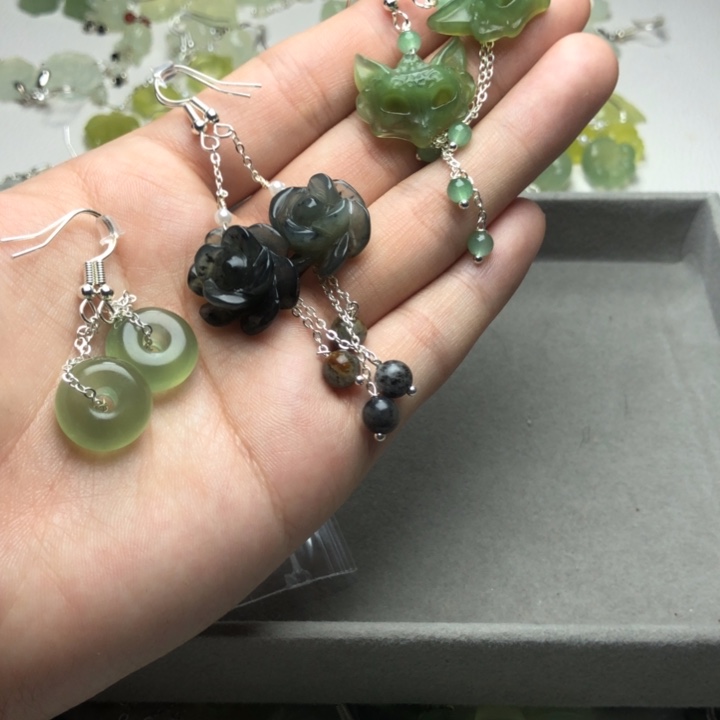 蛇纹石玉耳饰合金戚*