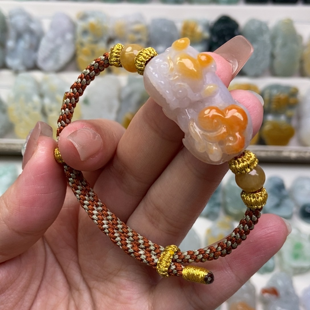 翡翠吊坠(赠链)未镶嵌