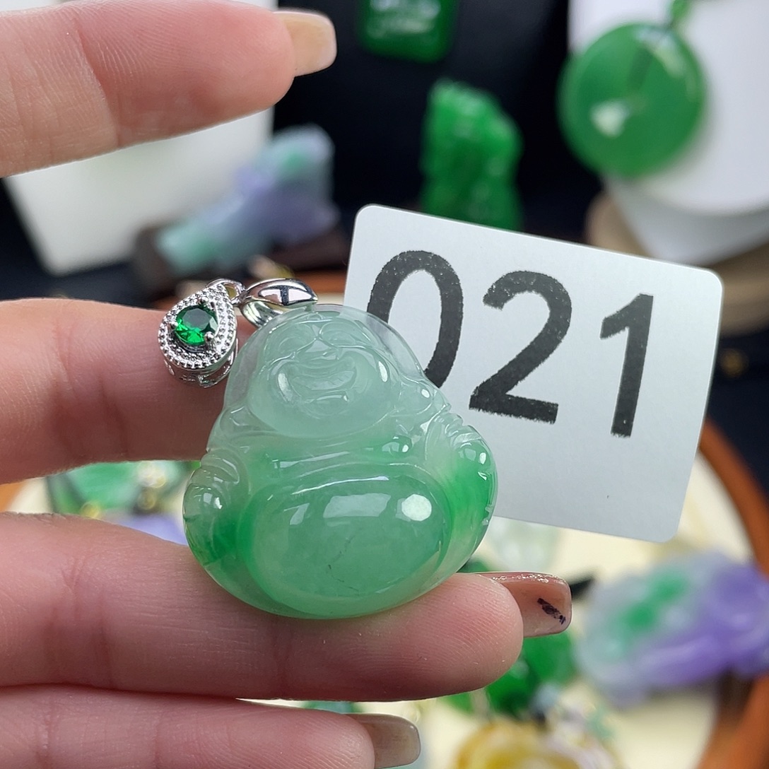 翡翠未镶嵌吊坠(赠链)