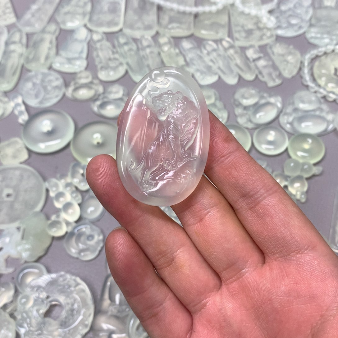 蛇纹石玉颈饰未镶嵌一****）