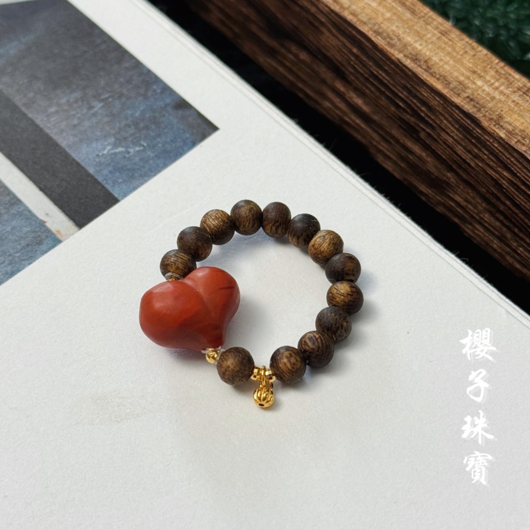 沉香| 苏与 18K金南红爱心沉香时尚百搭设计戒指*多样性发一