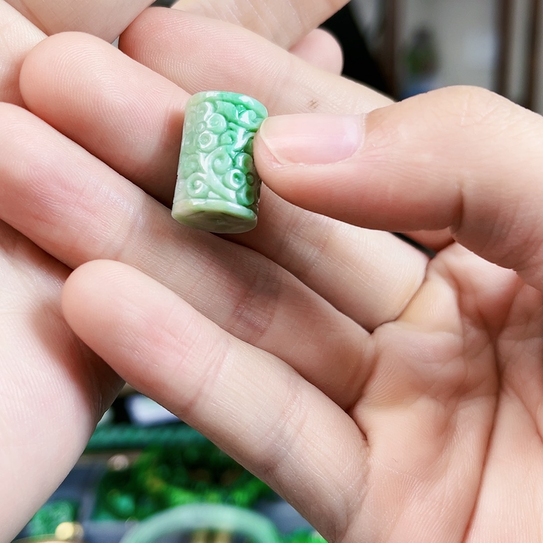 翡翠颈饰未镶嵌吊坠多样性