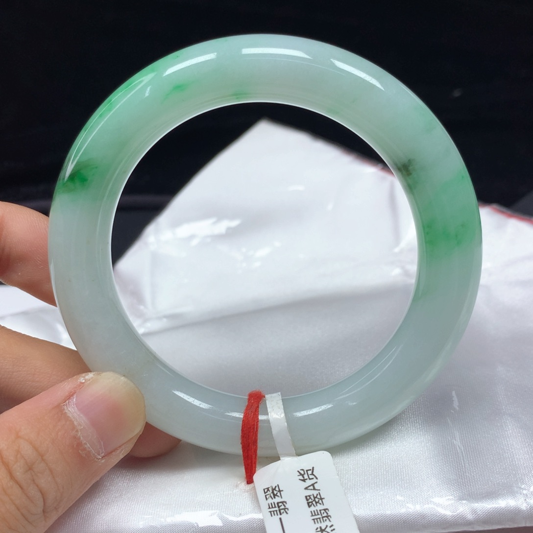 翡翠手镯（圆镯）未镶嵌56.1