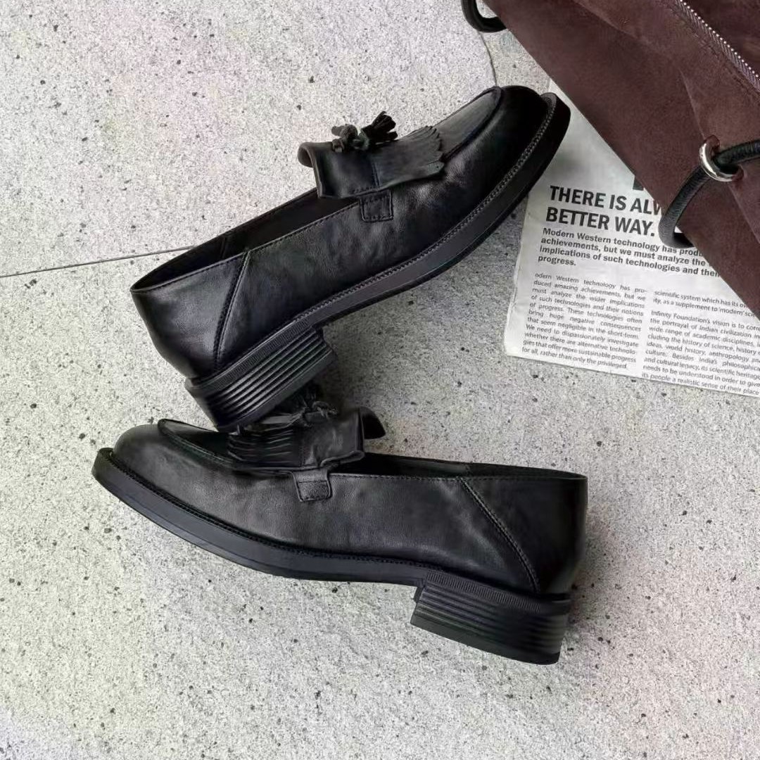 551-1047   新款复古漆皮平底浅口休闲乐福鞋女