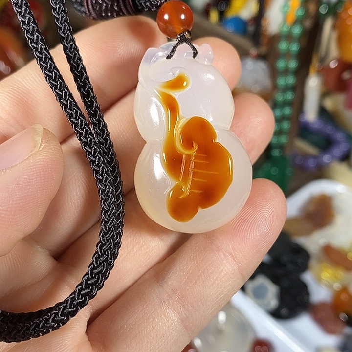 孤****玛瑙/玉髓未镶嵌颈饰