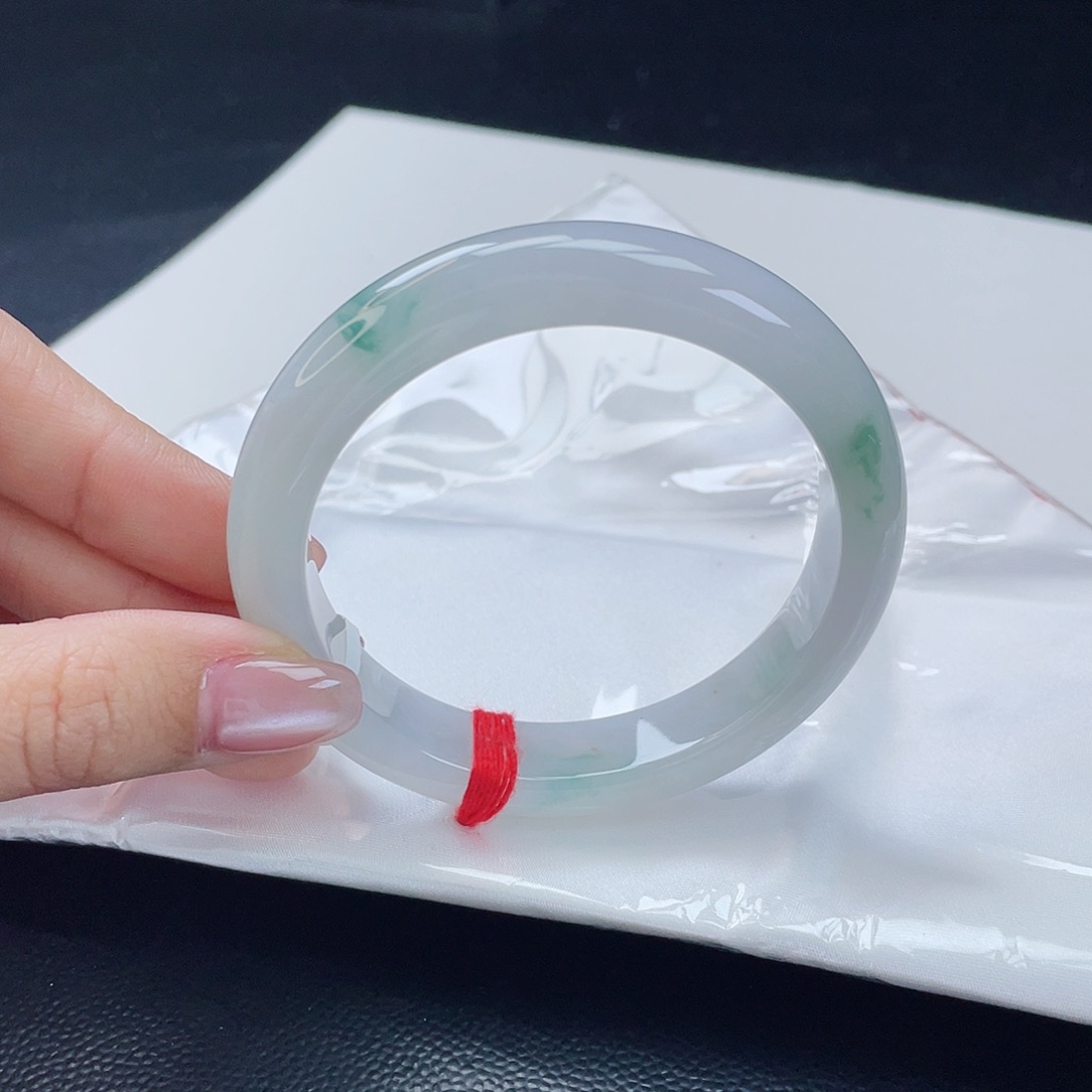 翡翠手镯未镶嵌翡翠