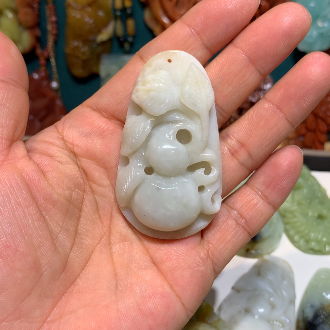 蛇纹石玉未镶嵌颈饰