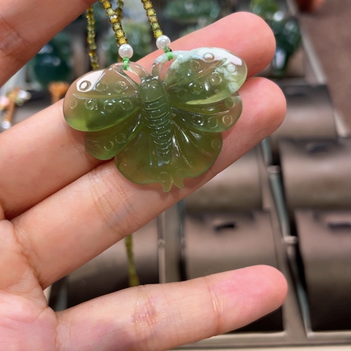 蛇纹石玉未镶嵌吊坠(赠链)