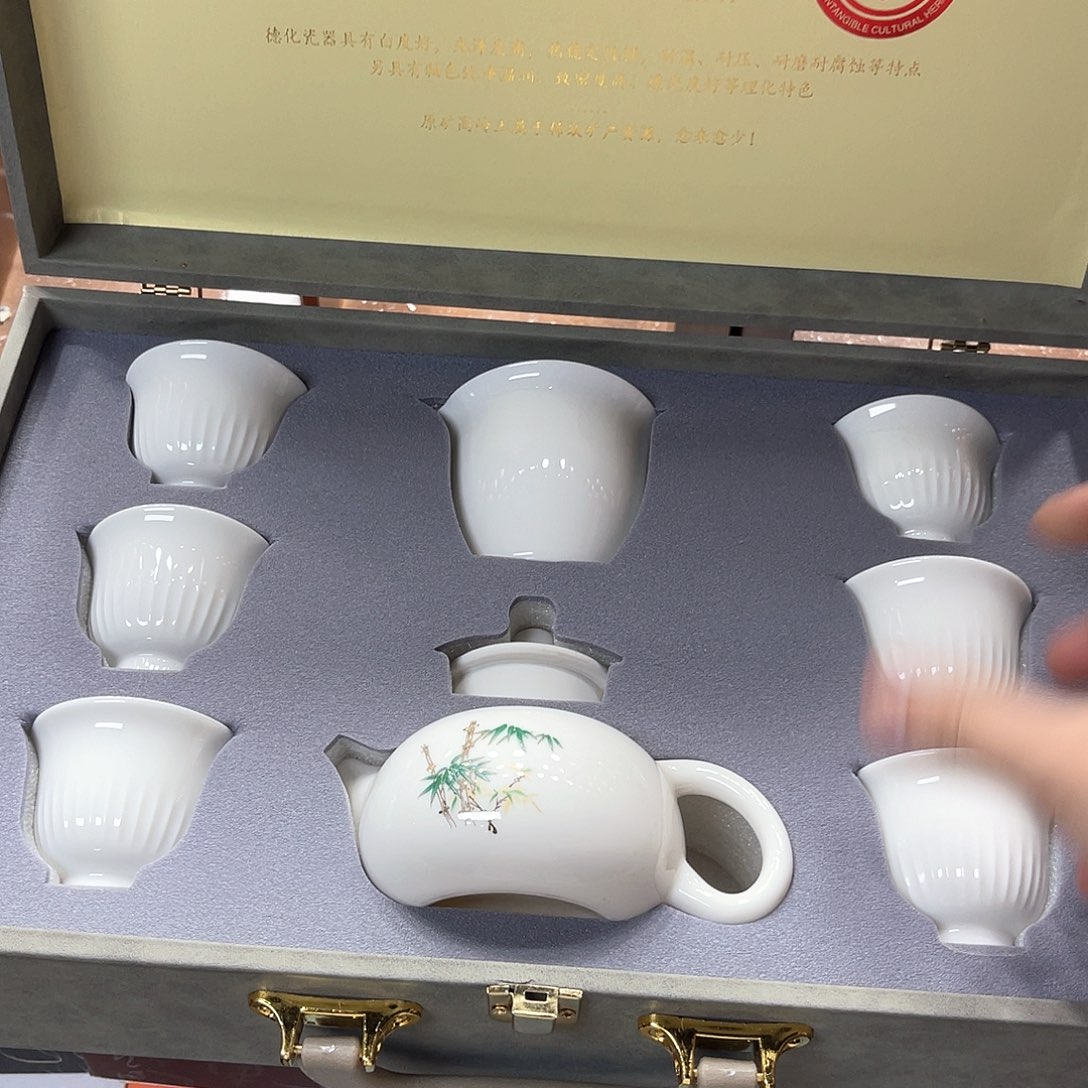 孤品茶具套装等。          