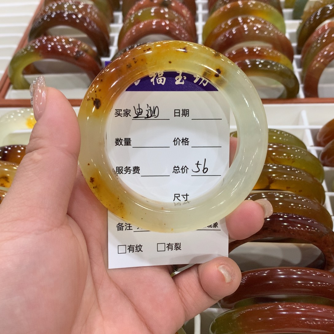 迪***！蛇纹石玉未镶嵌手镯