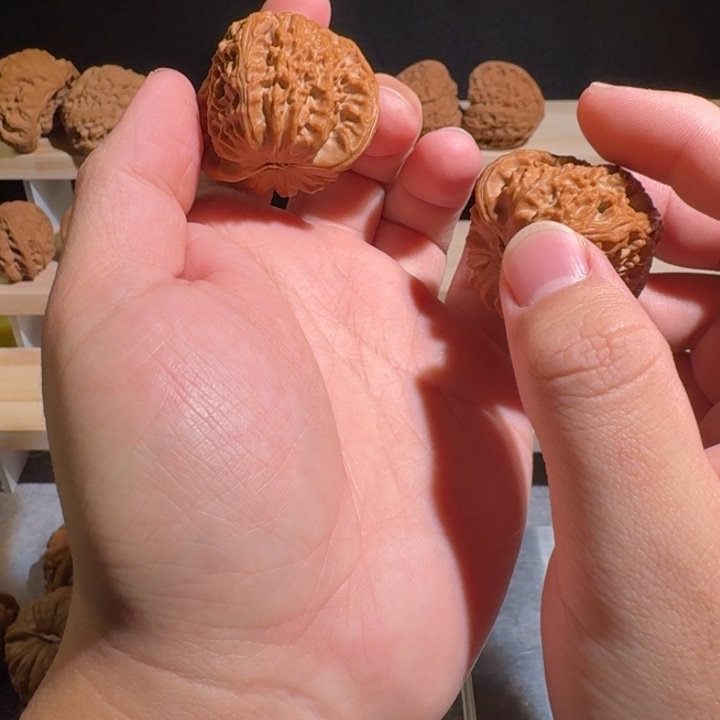 大***权吊坠文玩核桃………..