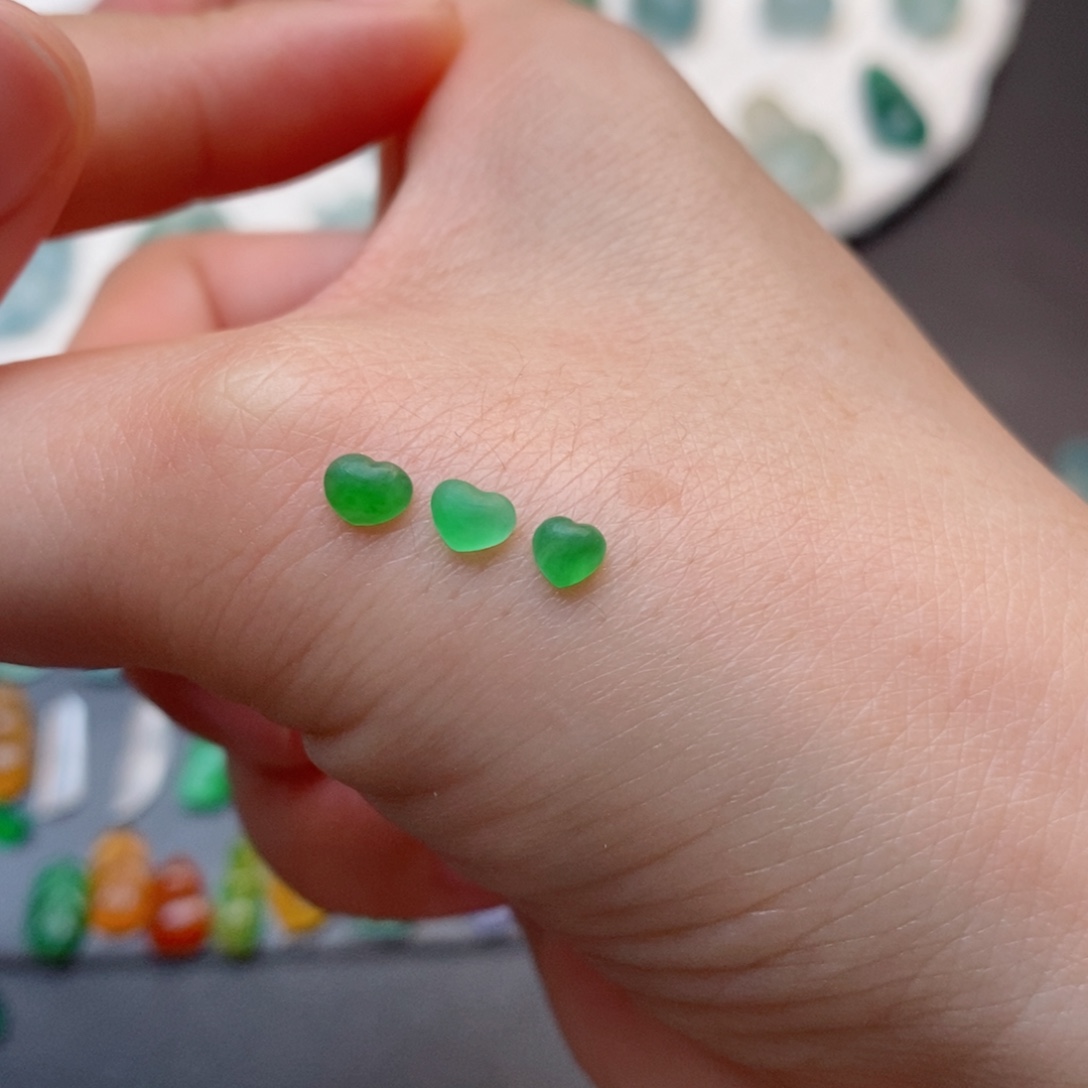 定制翡翠未镶嵌爱心