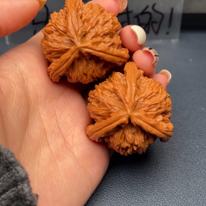 纯***色吊坠文玩核桃白狮子