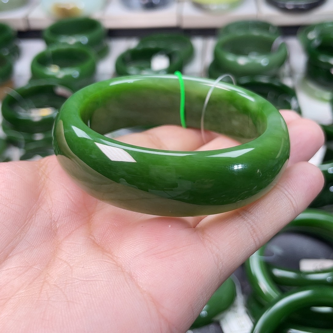 和田玉（碧玉）未镶嵌手镯