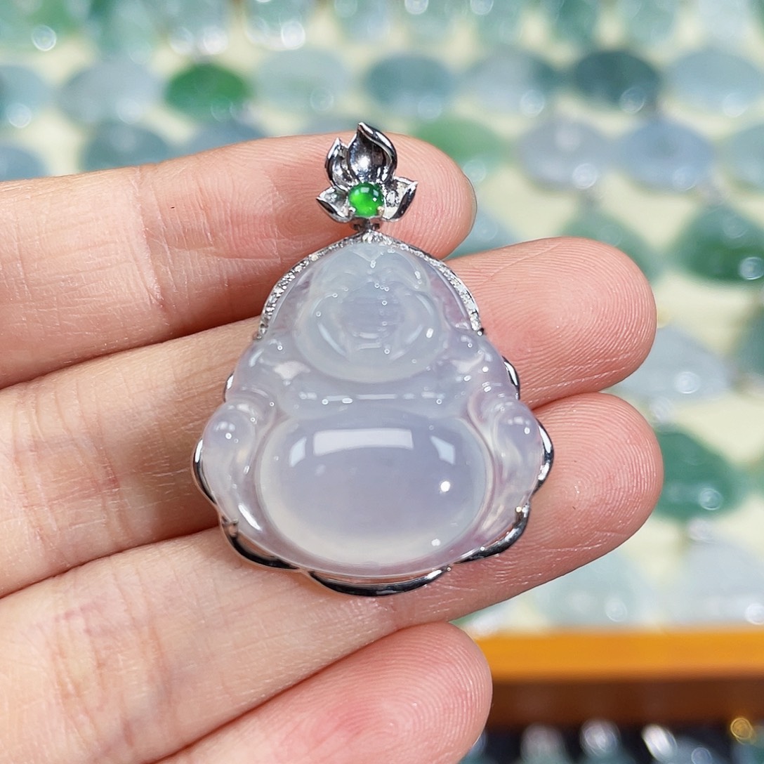 翡翠18K金镶嵌颈饰吊坠