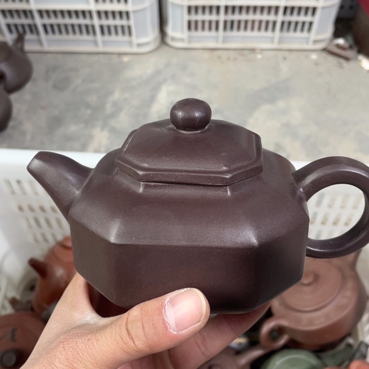 老厂紫砂壶一件。