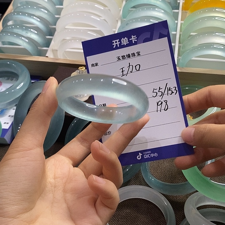 珈****直播专拍高冰石英岩