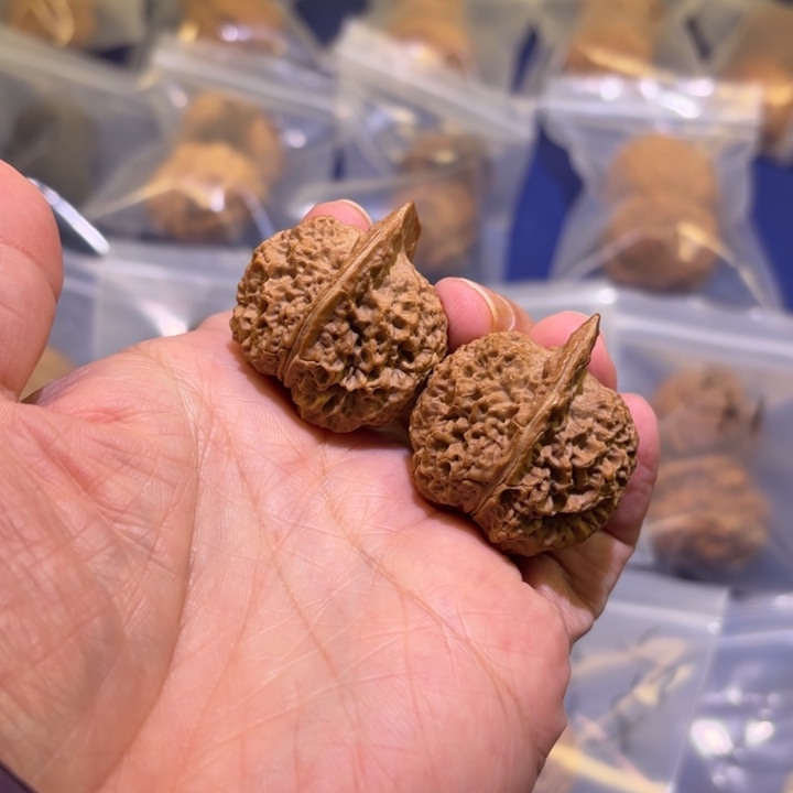 文玩核桃吊坠云石星宿