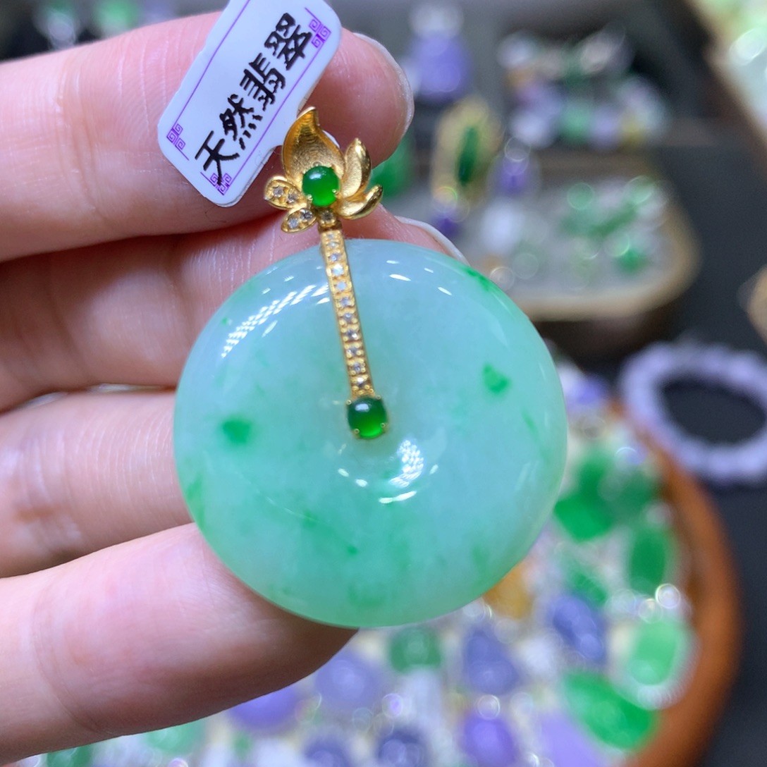 【闪购商品】翡翠颈饰18K金镶嵌翡翠吊坠项链