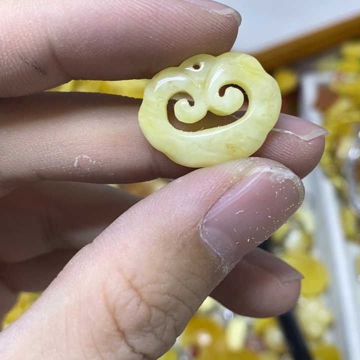 蜜蜡未镶嵌裸石吊坠