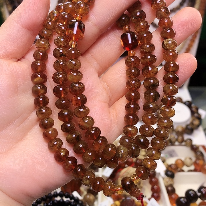 璐****琥珀未镶嵌裸石抚顺琥珀8+484