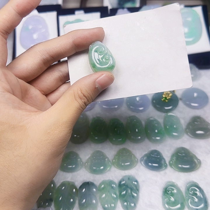 翡翠未镶嵌颈饰翡翠