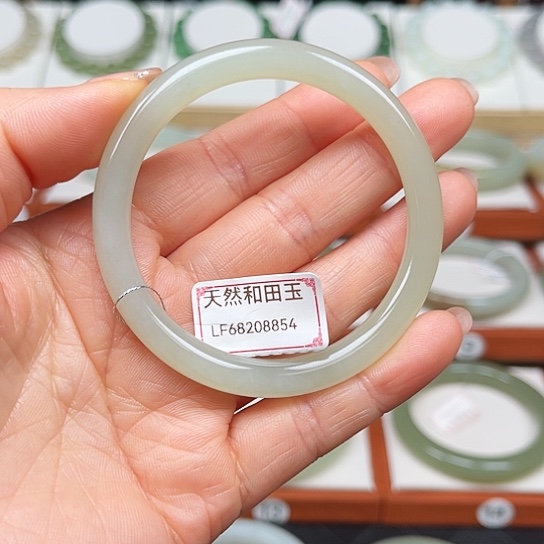 和田玉手镯未镶嵌?****y