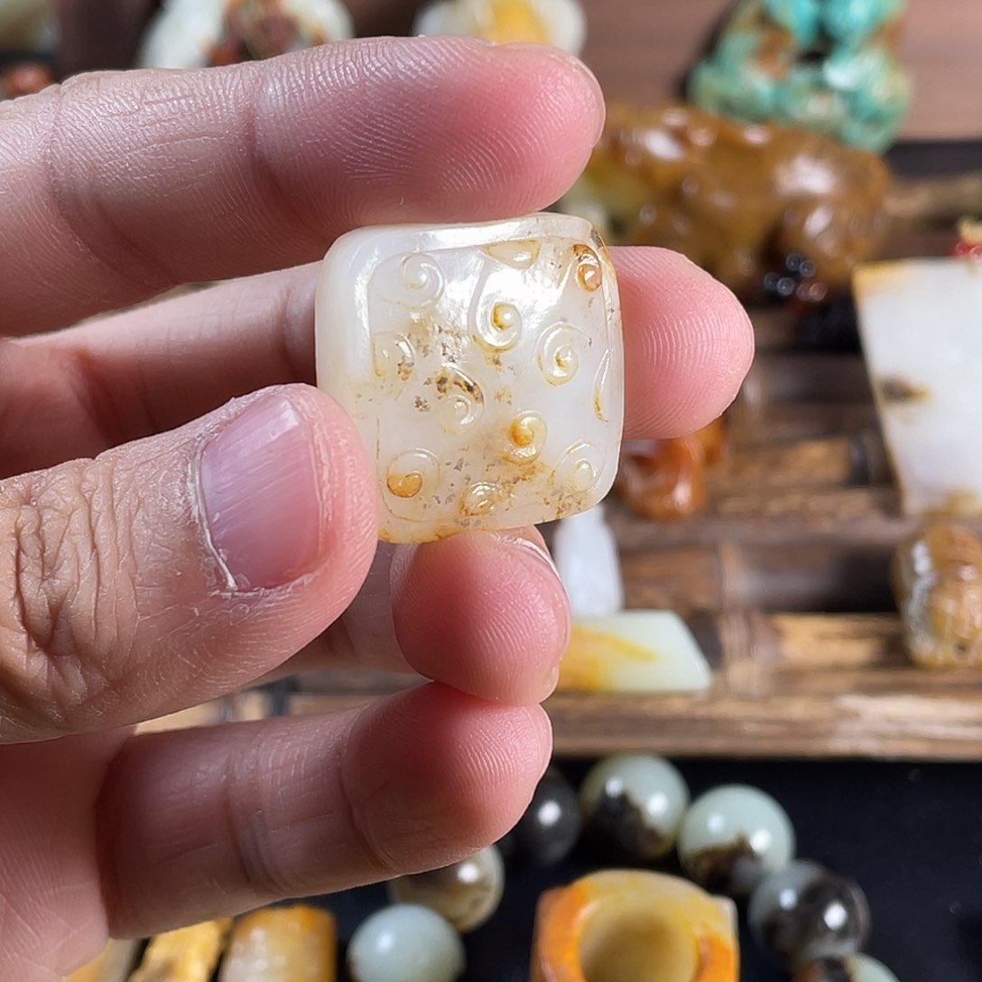 和田玉颈饰未镶嵌壹****）