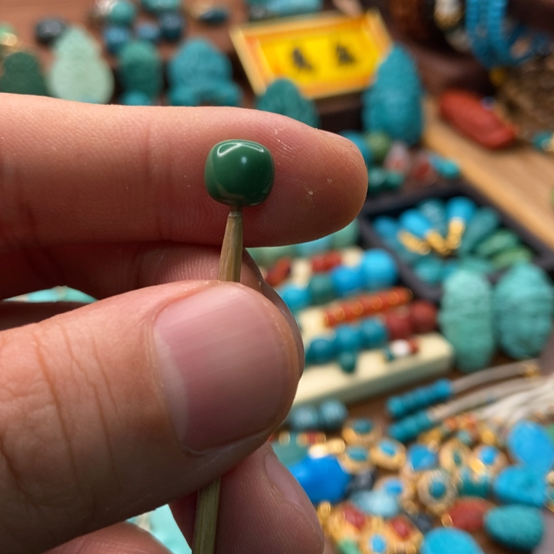 绿松石珠宝奇石未镶嵌李***?