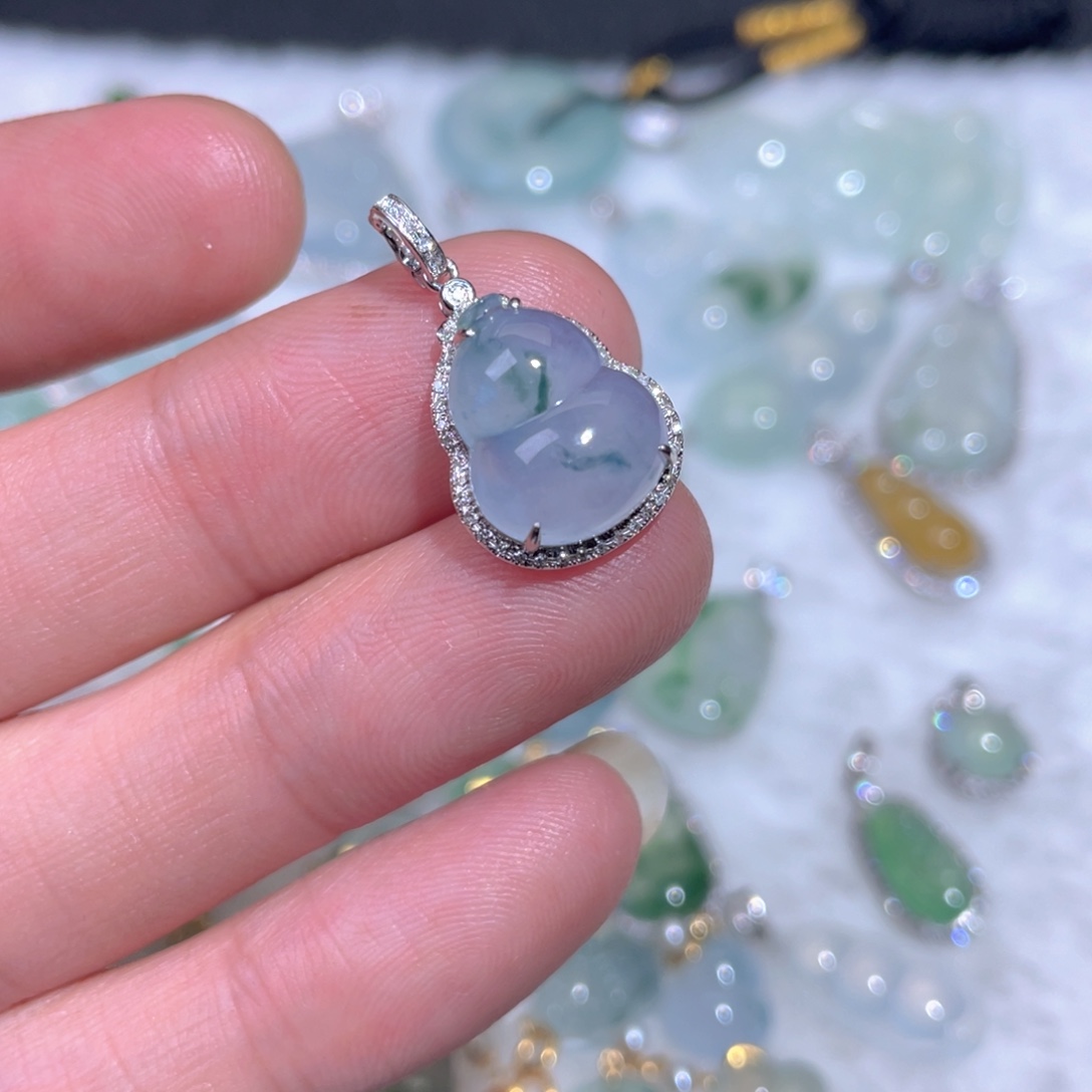 翡翠18K金镶嵌颈饰翡翠